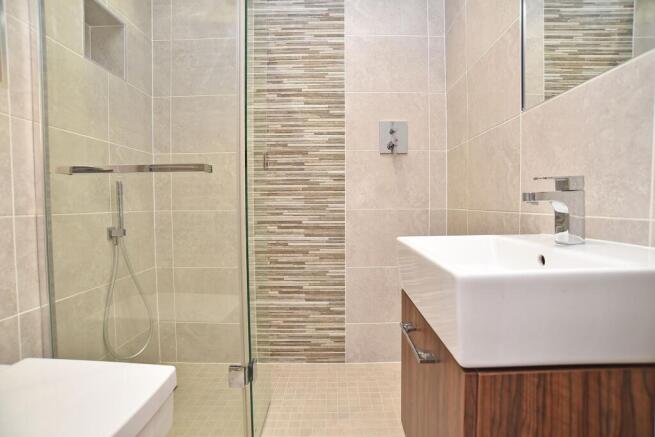 2 bed Flat for sale Image 11