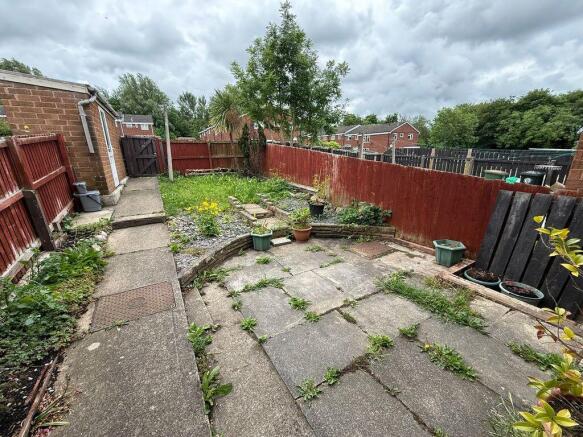 3 bed Terraced to rent Image 8