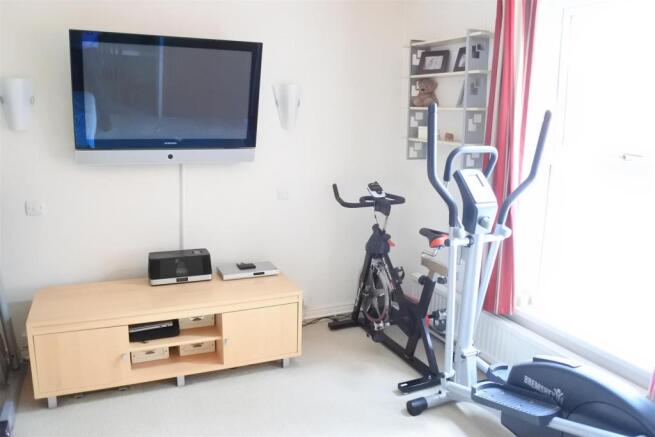 BEDROOM 2