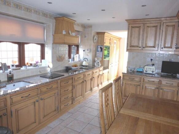 kitchen/b'fst room