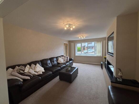 5 bed Detached for sale Image 8