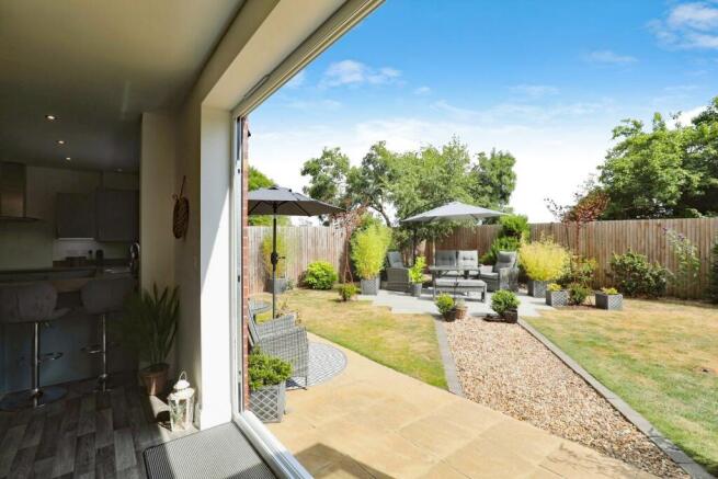 4 bed Detached for sale Image 9