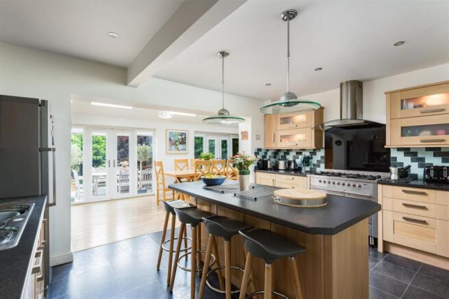 4 bed Semi-Detached for sale Image 8