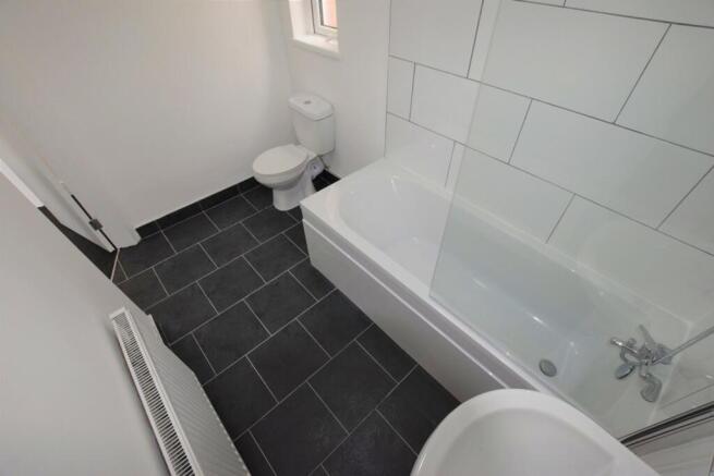 5 bed Semi-Detached to rent Image 8