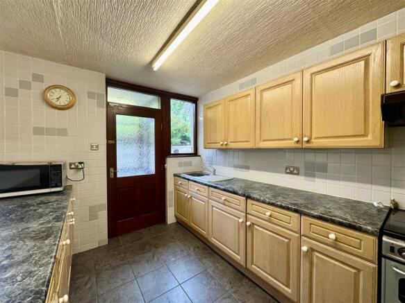 3 bed Semi-Detached for sale Image 10