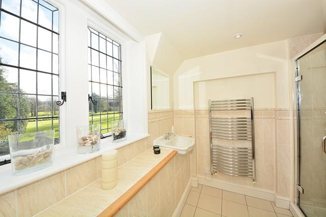 En-suite bathroom 2