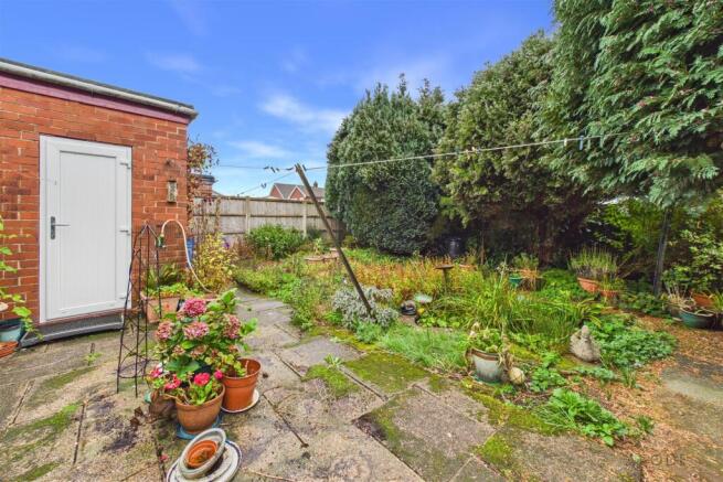 Huntley Close, Cheadle, Stoke-On-Trent photo 2