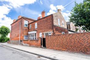 First Floor Flat, 122, Hainton Avenue, Grimsby DN32 9LQ