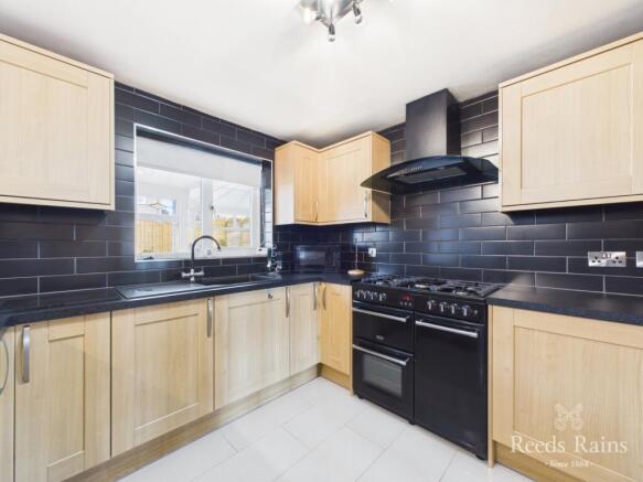 6 bed Detached for sale Image 7
