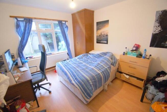 5 bed Semi-Detached to rent Image 4
