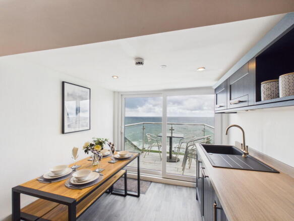 3 bed Penthouse for sale Image 4