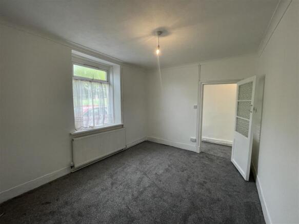 ANOTHER SITTING ROOM ASPECT