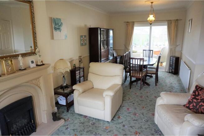Lounge/Dining Room
