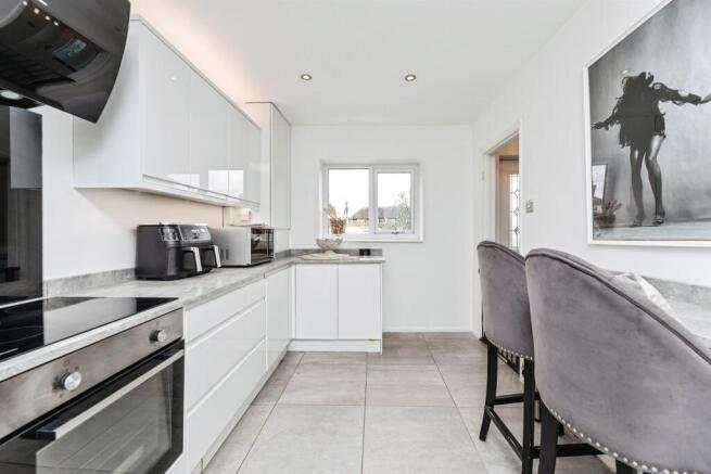 3 bed Semi-Detached for sale Image 6