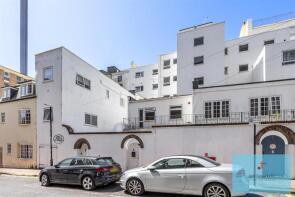 4 Middle Cottage, Queensbury Mews, Brighton BN1 2FE