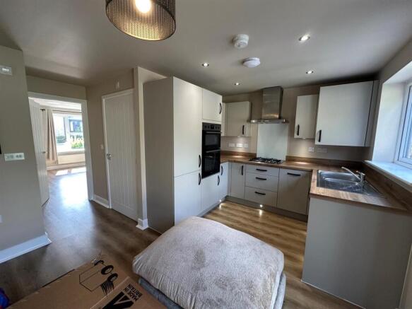 3 bed Semi-Detached to rent Image 4
