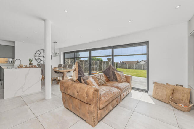 4 bed Semi-Detached for sale Image 6