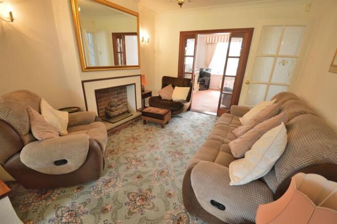 Lounge/Dining Room
