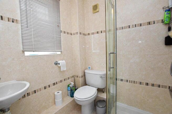4 bed Detached for sale Image 9