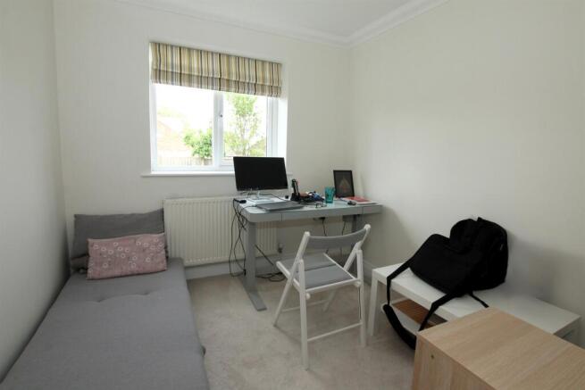 3 bed Semi-Detached Bungalow to rent Image 9