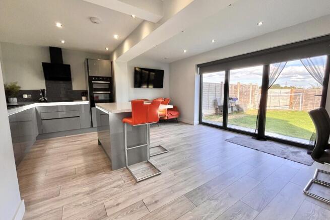 4 bed Detached for sale Image 4