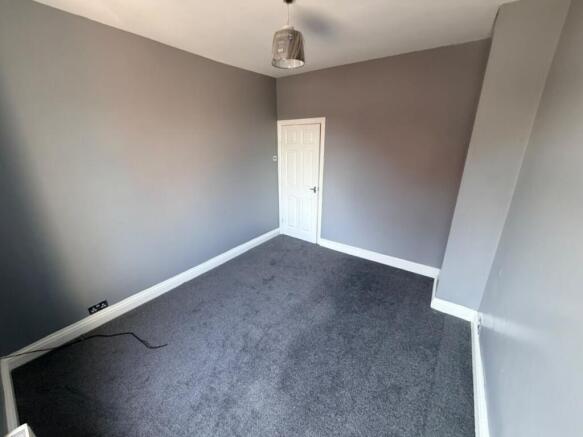 4 bed Semi-Detached to rent Image 10