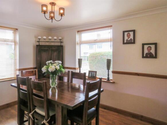 Dining Room (a).JPG