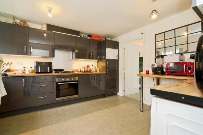 3 bed Semi-Detached for sale Image 4