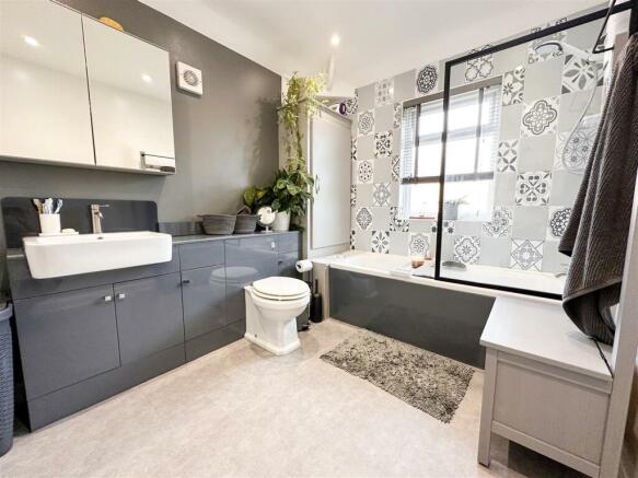FAMILY BATHROOM