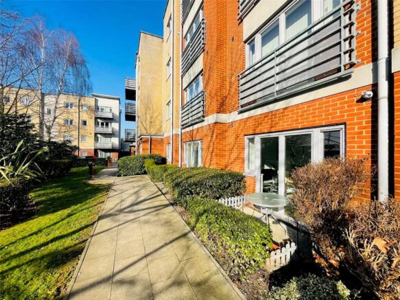 1-bed flat on Hawker Place, Walthamstow, E17, £240,000