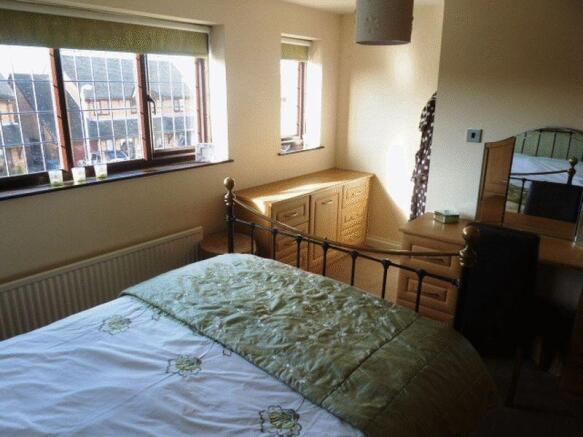 Master Bedroom (3)