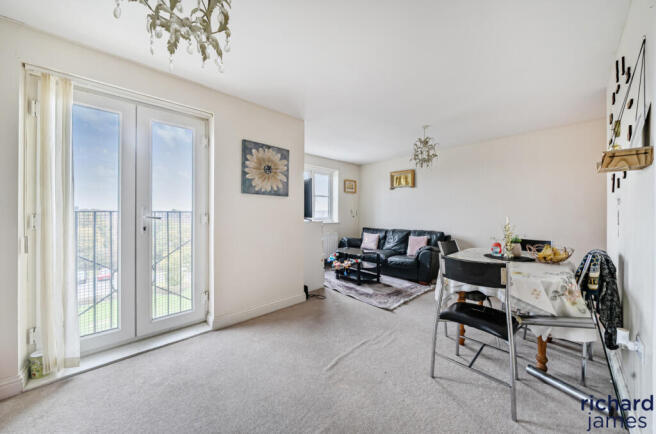 Twickenham Close, Stratton St Margaret, Swindon, SN3 photo 4