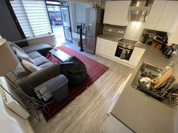 KITCHEN/LOUNGE