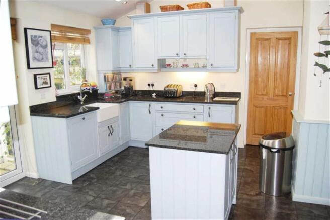 KITCHEN/BREAKFAST RO