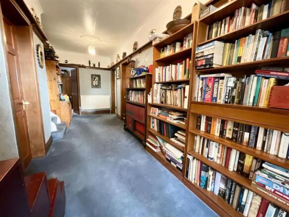 4 bed House for sale Image 6