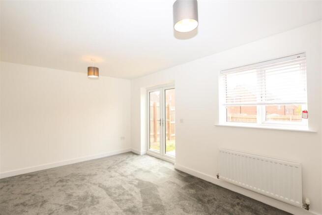 3 bed Semi-Detached to rent Image 5