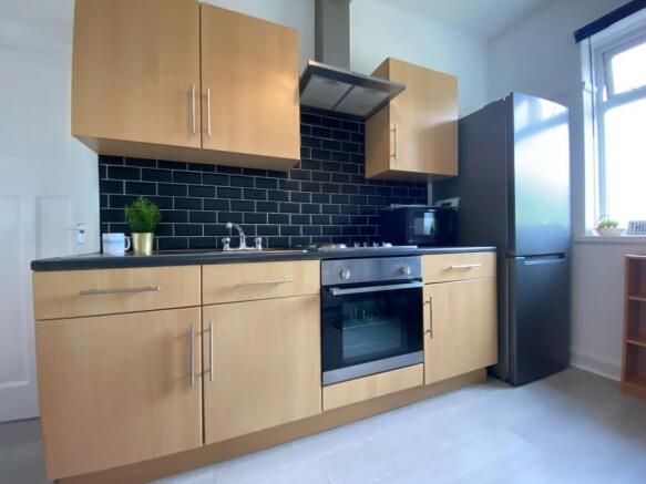 3 bed Semi-Detached to rent Image 5