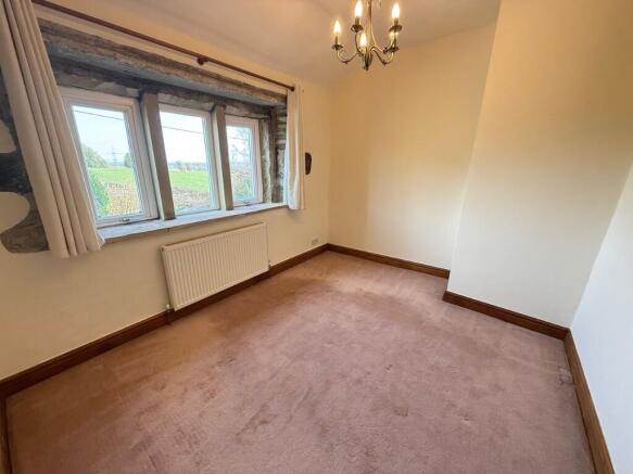 2 bed Terraced to rent Image 4