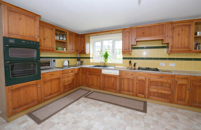 Kitchen/Breakfast...
