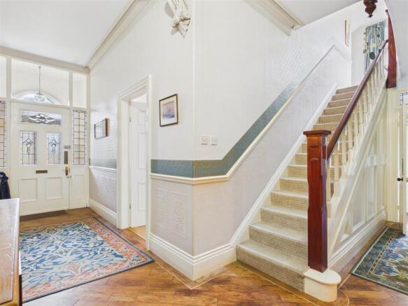 5 bed Semi-Detached for sale Image 5