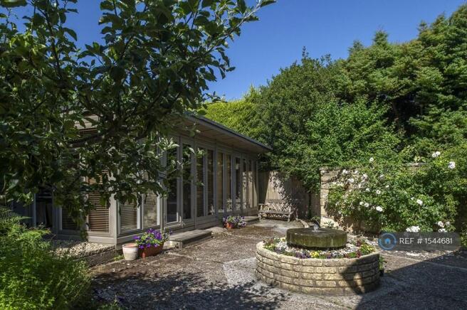 Garden Offices And Fountain