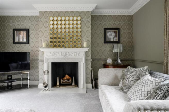 6 bed Detached for sale Image 8