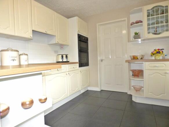 Kitchen & dining room