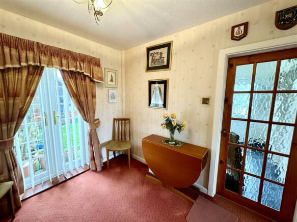 OPEN PLAN SITTING/DINING ROOM