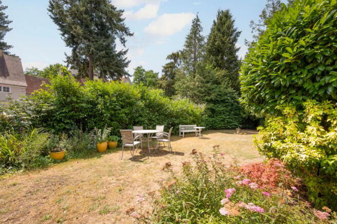 Mayfield Road, Weybridge, KT13 photo 4