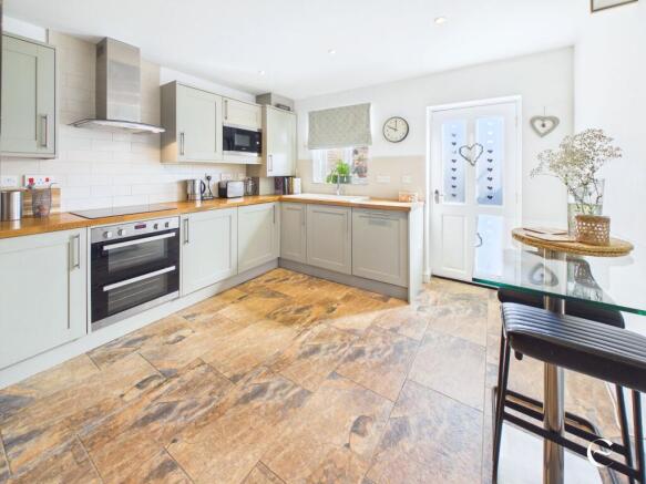 Kitchen / Breakfast Room
