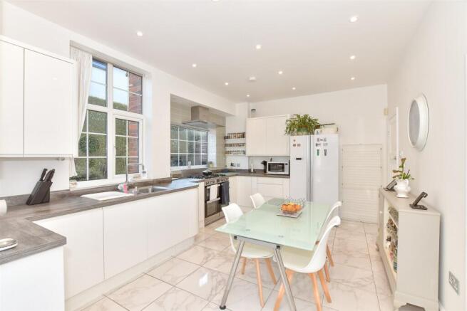 Kitchen/ Breakfast Room