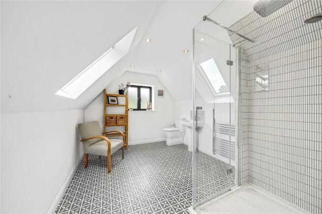 Ensuite To Bed One