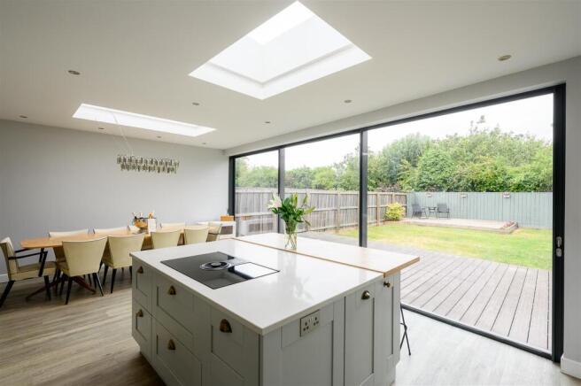 4 bed Semi-Detached for sale Image 3