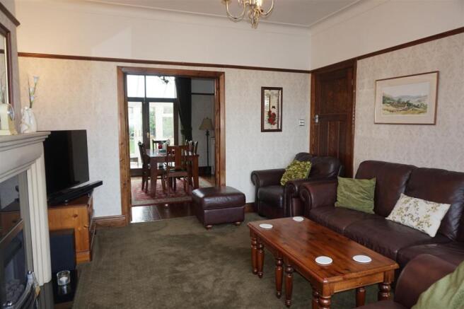 LOUNGE: